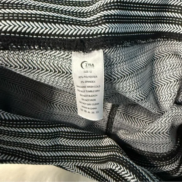 Zyia Black White Textured Stripe Leggings - Picture 2 of 4